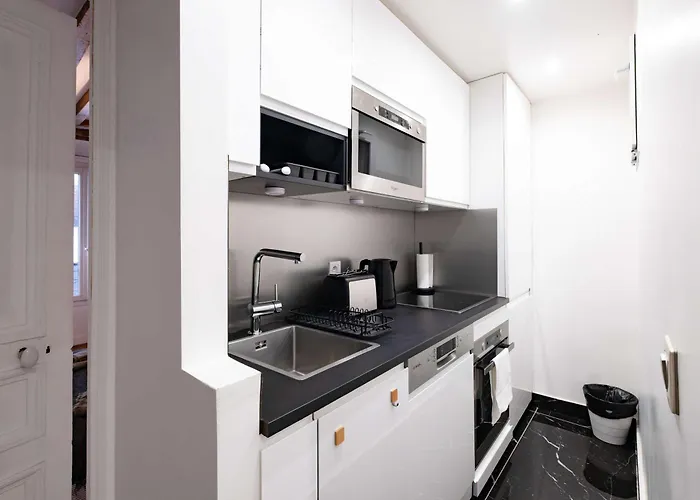 Typical Flat 4 Guests Neighborhood