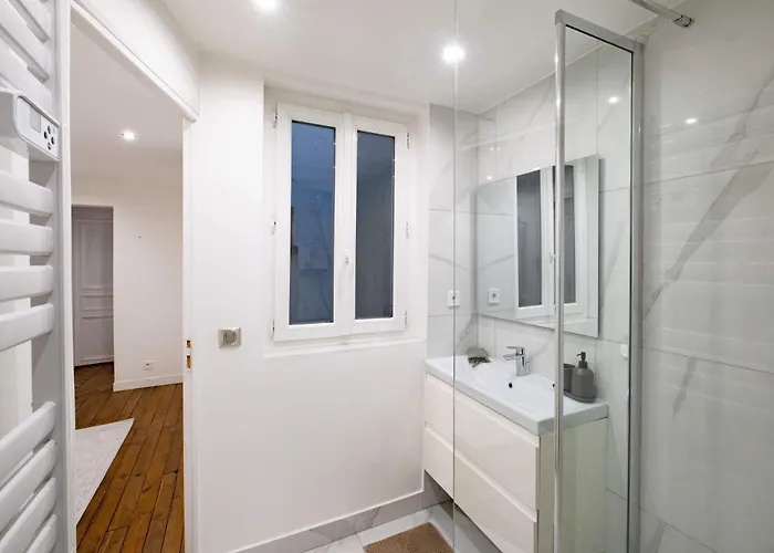 Typical Flat 4 Guests Neighborhood